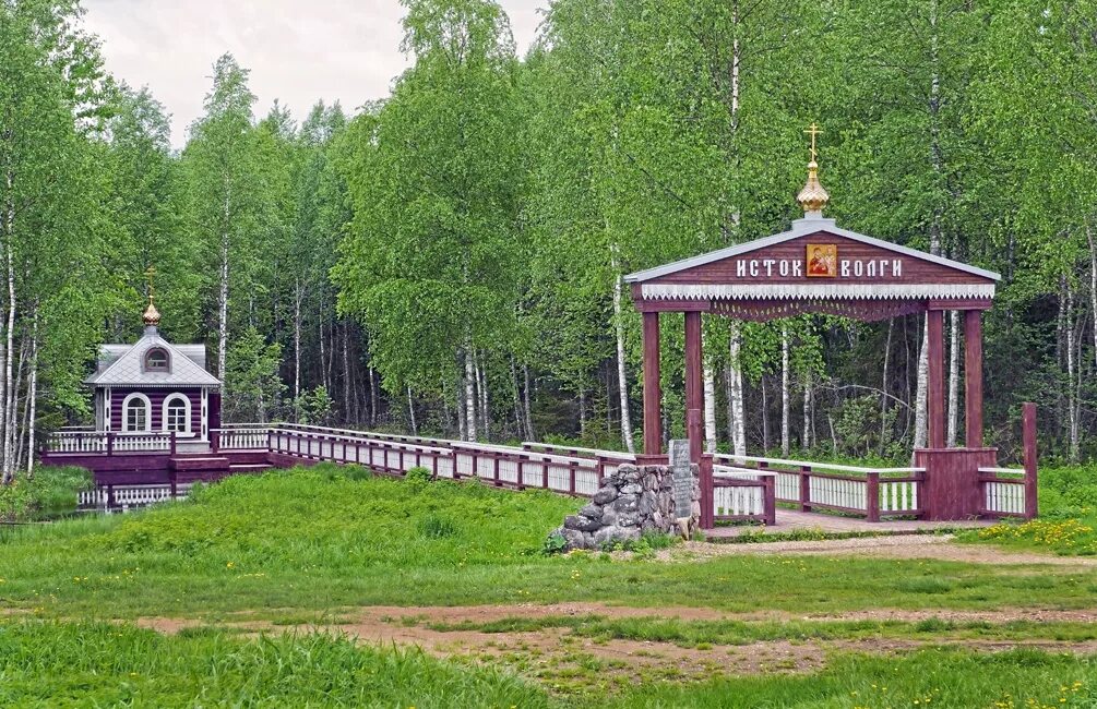 Исток ни. Валдайская возвышенность исток волги. исток волги часовня. исток волги тверь. город осташков исток волги.