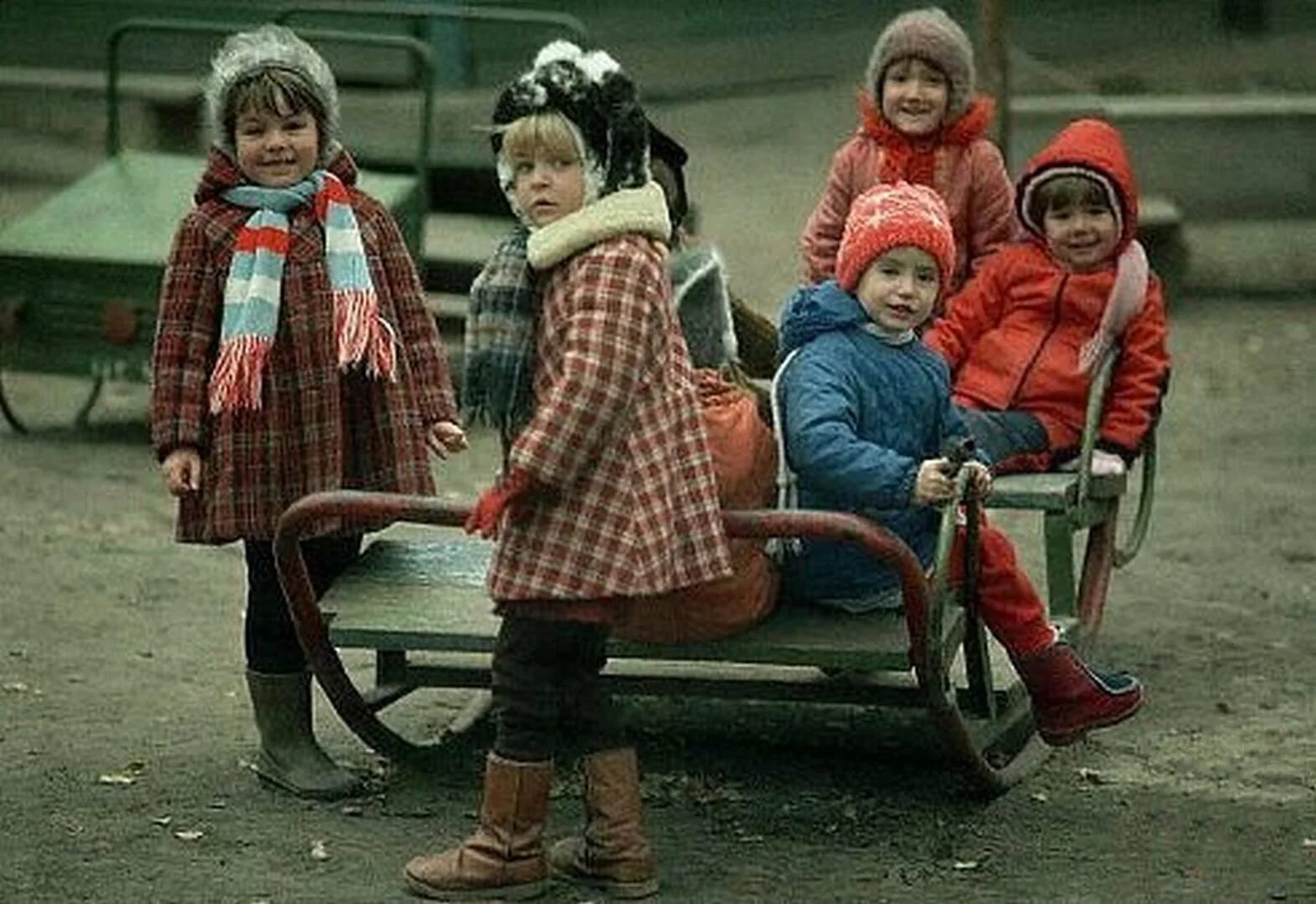 Советское детство. Дети советского Союза. Советское детство цветные. Счастливые советские дети. Песня какое было детство