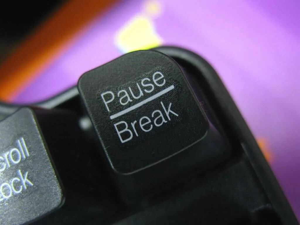 Клавиша pause break. Кнопка break. клавиша пауза. кнопка pause break на клавиатуре.