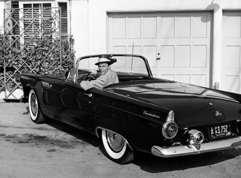 1982 chrysler lebaron town & country wagon. Фрэнк машины. Фрэнк синатра и его машина. Hudson hornet 1955 nascar. Синатра машина.