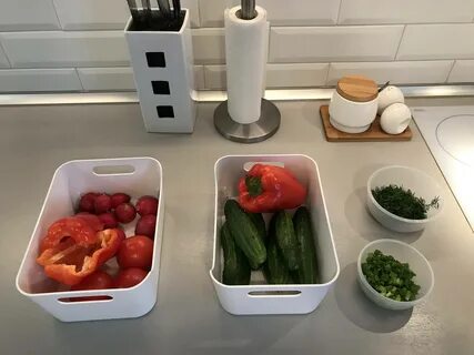 Почему холодильник замораживает продукты