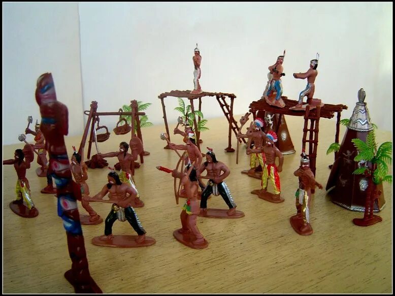 Игрушка индеец. Игрушки индейцы. Игрушки набор индейцев. Солдатики индейцы набор. Пластмассовые игрушки индейцы.
