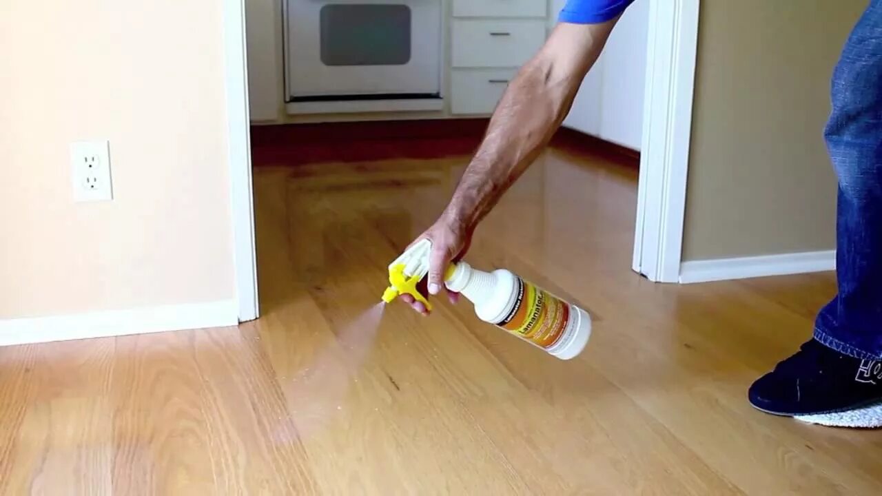 Чистка ламината. Floor Cleaning Liquid laminat. Разбивается бутылка ламинат. Фотография блевоты на ламинате. Каким мыть ламинат