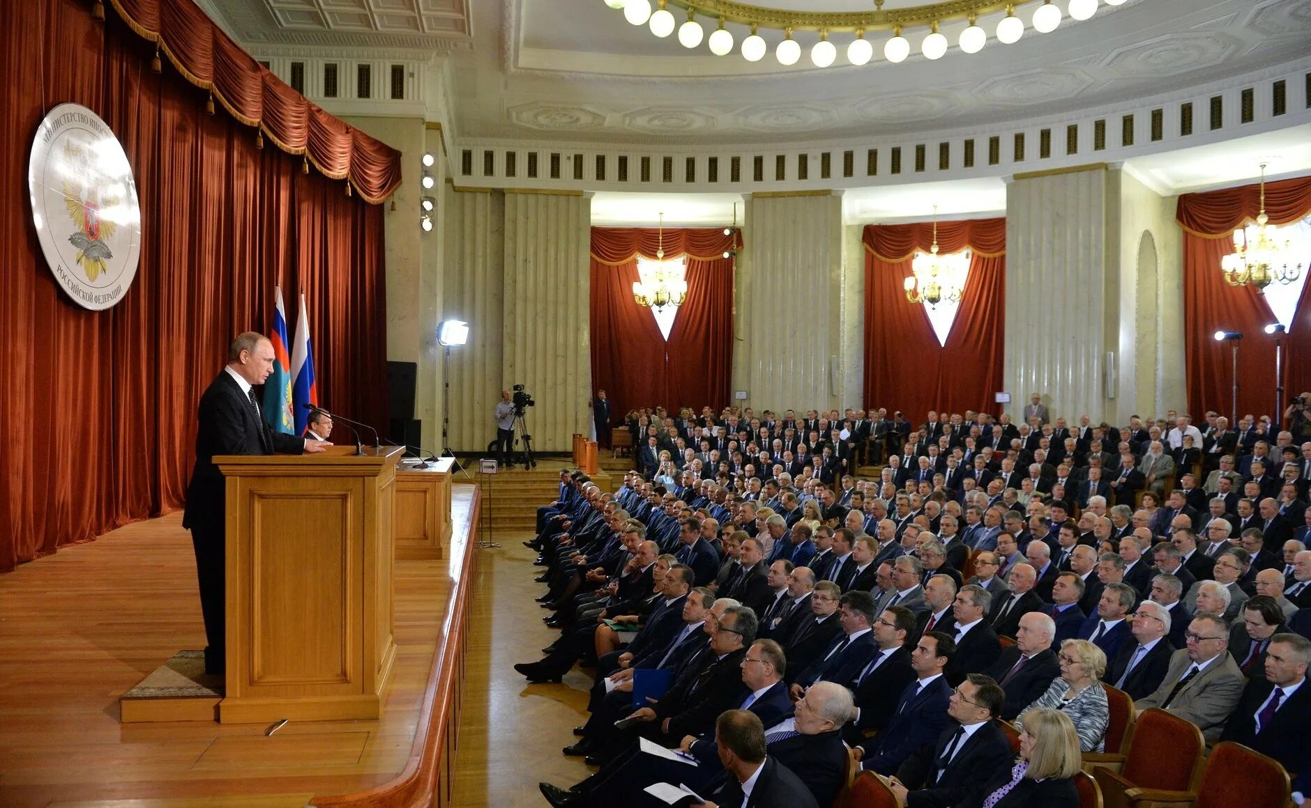 Representing russia. Министерство иностранных дел Российской Федерации дипломатия. Дипломатический корпус России. МИД России зал. Дипломатическое выступление.