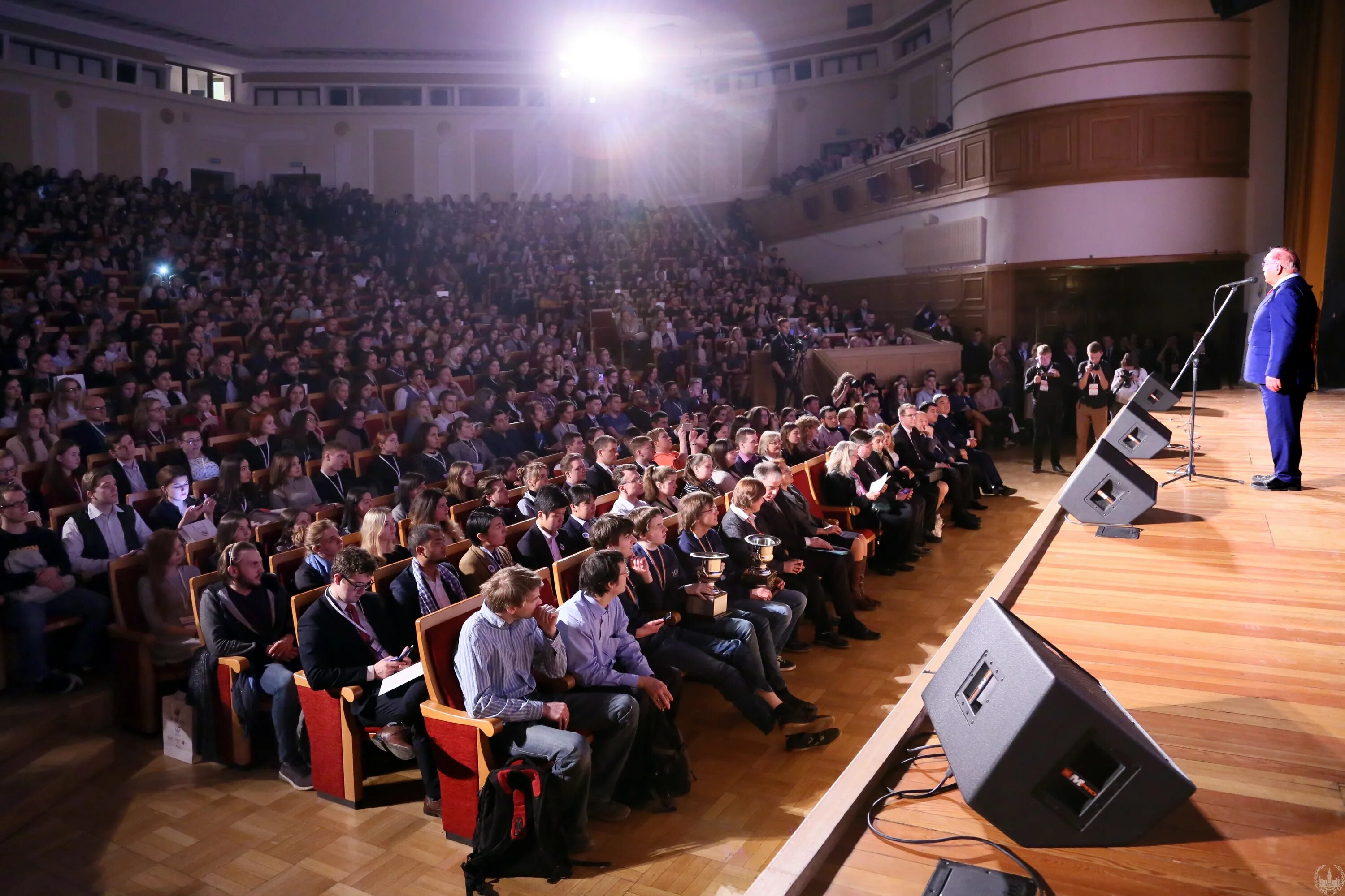 Международная конференция ученых. Конференция ломоносов мгу. конференции студентов в мгу. мгу юрфак зал конференций. международная конференция студентов.