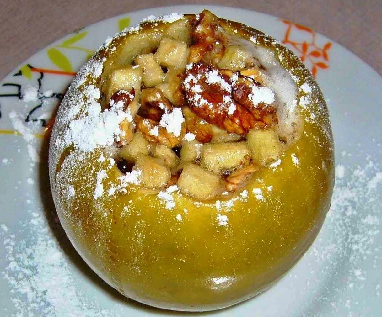 Печёные яблоки в духовке с мёдом. Запечённые яблоки в духовке с мёдом. Запеченное яблоко с медом и орехами. Яблоки с медом в духовке.