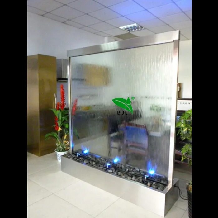 Защитное стекло водопад. Фонтан стекло. фонтан по стеклу. искусственные водопады по стеклу. стенд водопад.