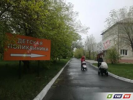Слева от центрального входа