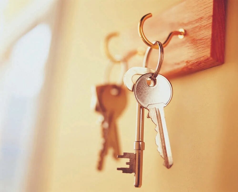 Квартиры первый ключ. Ключи от квартиры. Квартира ключи. Ключи от апартаментов. «Ключи к дому».