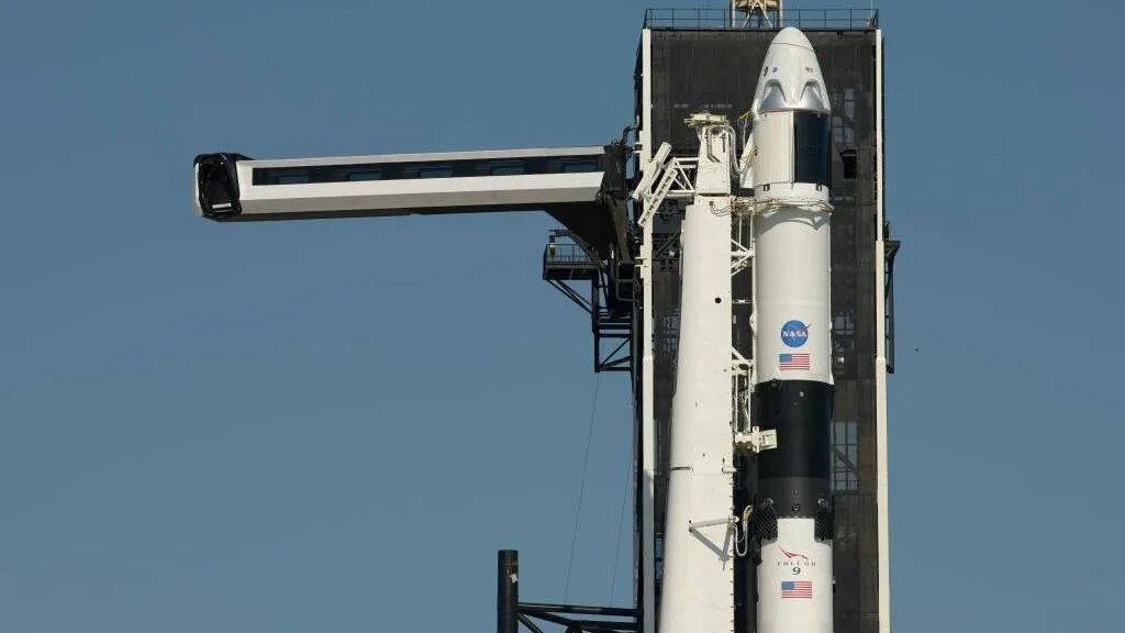 Falcon 9 crew. Ракета spacex falcon 9. Falcon 9 crew dragon. Falcon 9 crew dragon. Ракета-носитель falcon 9.