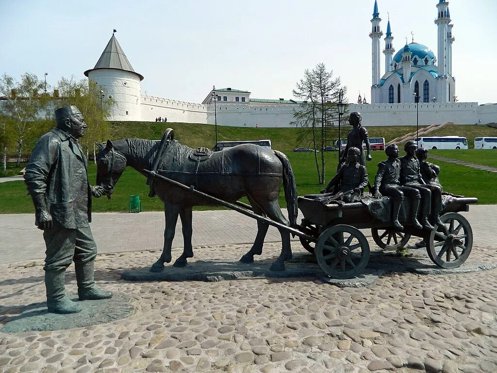 Асгат галимзянов. Памятник Асгату Галимзянову в Казани. Памятник Казанскому благотворителю в Казани. Памятник Казань благотворителю Галимзянову. Асгат Галимзянович Галимзянов памятник.