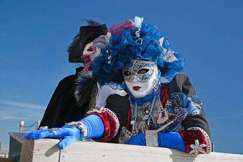 Карнавал в венеции в средние века. Марко ортолан венецианский карнавал. Венецианский карнавал карло гольдони. Вечеринка в стиле венецианский карнавал. Маска венеция для карнавала.