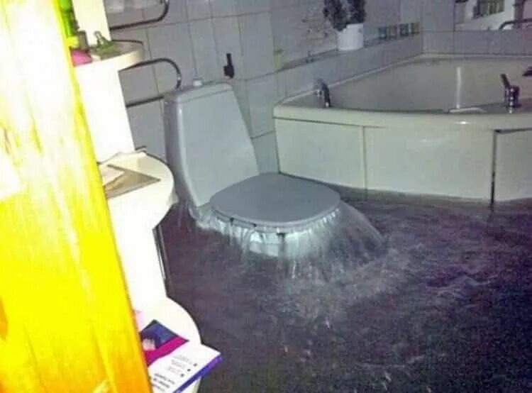 Обломы высшего. Прикольный балкон. Пистолет в штанах мем. Обломов иллюстрации гости. Обломы высшего.