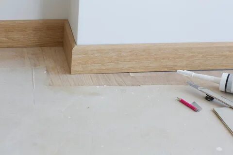 Как вырезать плинтус деревянного как