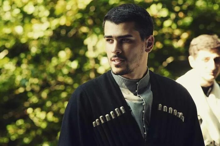 Грузинский национальный костюм. Грузия грузины. Грузинское застолье. Грузины сваны мегрелы. Грузины нация.