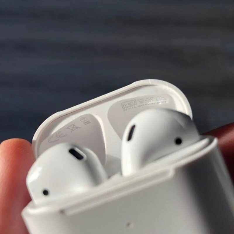 Marshall airpods. Apple AIRPODS 2 оригинал. Наушники аирподс 2 оригинал. AIRPODS 2 2 поколения. Наушники аирподс 1 оригинал.