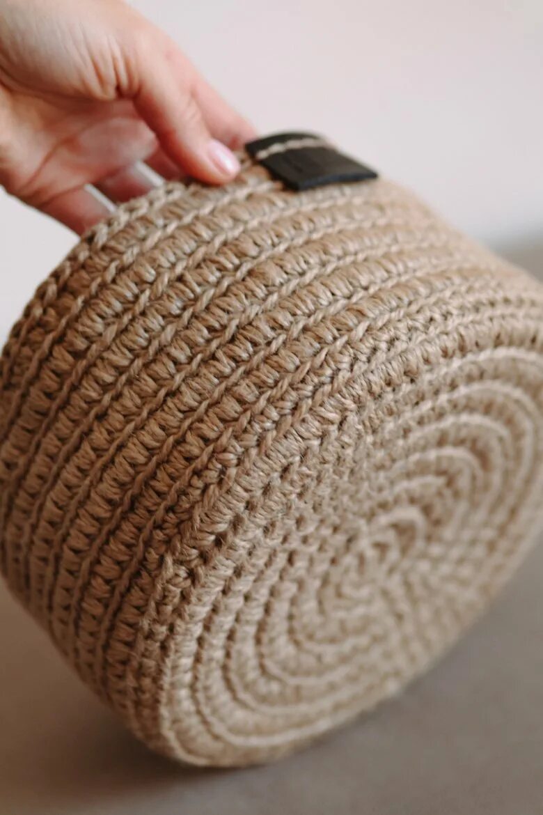 Вязаные корзины из джута. Изделия из джута. Изделия из джутового каната. Связано из джута. Корзинки из джута.