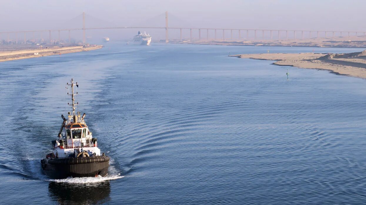 Суэцкий морской канал. Красное море суэцкий канал. Исмаилия суэцкий канал. Суэцкий канал. Красное море судоходство.