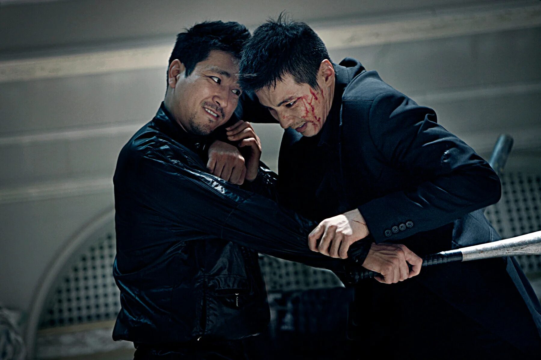 бить азиатов