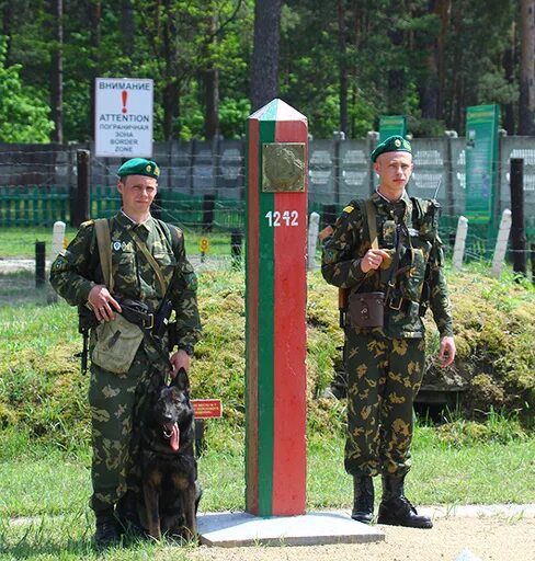 Номер телефона пограничной службы. Государственная граница Пограничная застава. Пограничник на заставе РФ. Пограничники на заставе. Пограничный наряд.