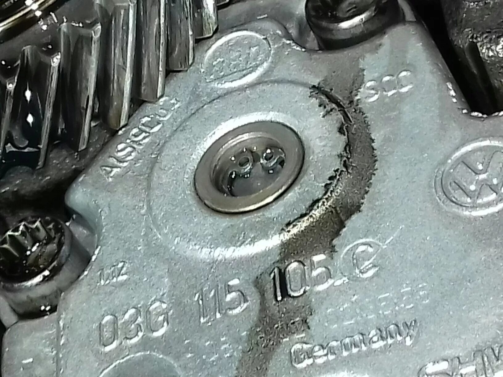 0 tdi. 0 tdi vw. B6 passat болт шестерни помпы. 0 tdi vw bmr. Шестигранник масляного насоса 2.