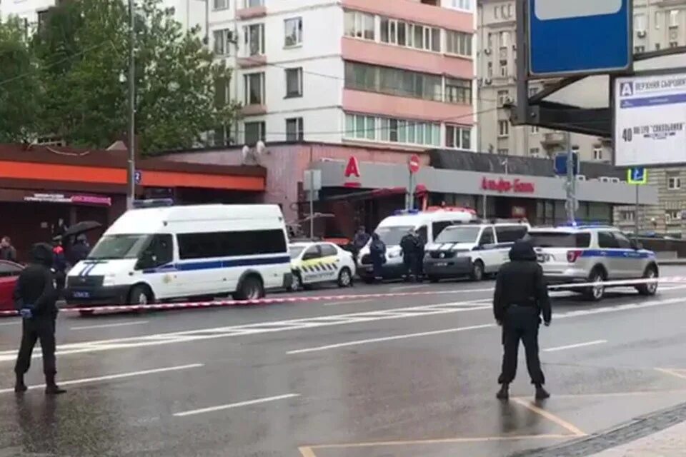 Захват альфа банка в москве. Захват для банки. Захват альфа банка в москве. Заложник альфа. Заложник альфа.