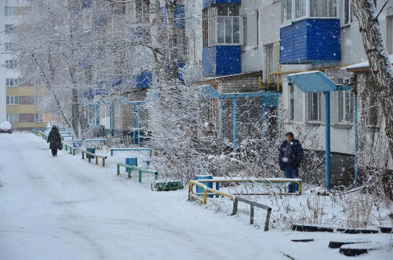 Челны снег. Челны снегопад. Набережных Челнов снежный Покров. Снег в Набережных Челнах. В набережных челнах на 2 недели