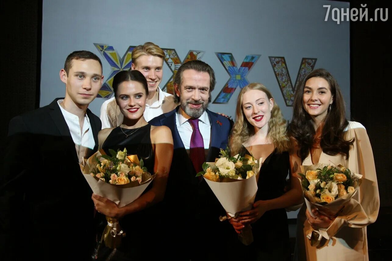 Зарплата актера в театре. Гонорары актеров. Зарплата актеров. Заработок актёра. Зарплата актеров.