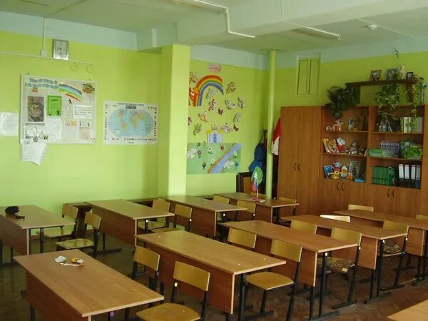Самый зеленый класс. Красивый кабинет начальных классов. Цвет стен в школе. Цвет стен в школьном кабинете. Цвет стен в классе начальной школы.
