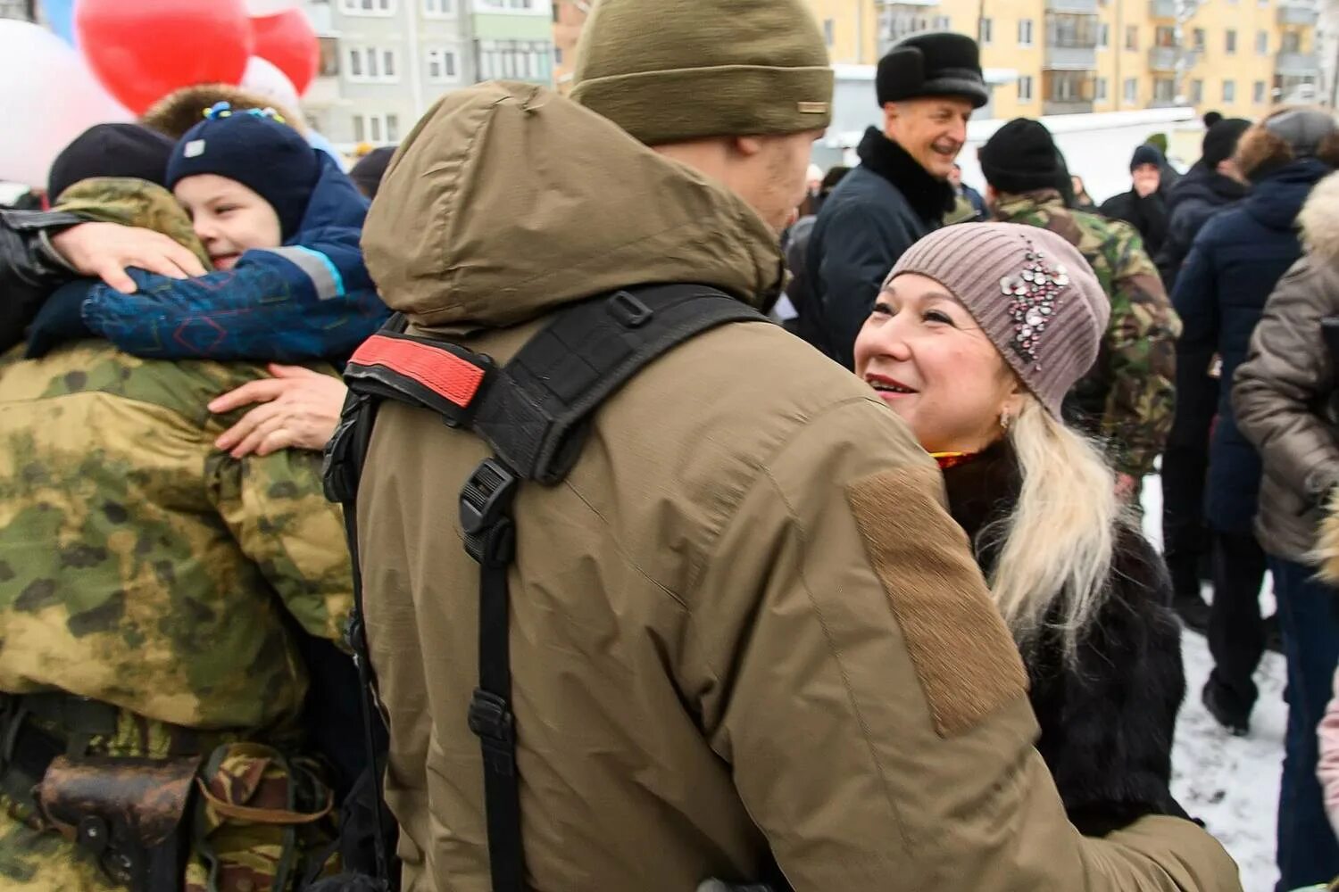 ОМОН Калуга. Калужский ОМОН вернулся. Калужский ОМОН вернулся из Украины. Росгвардия Калуга встреча. Муж вернулся с сво