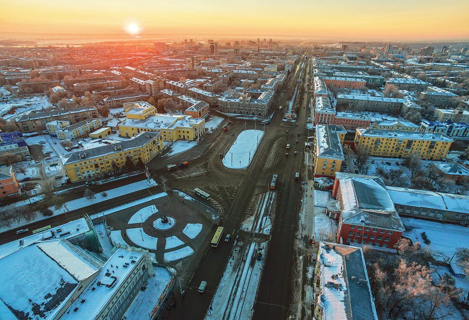 барнаул площадь под шпилем. дом под шпилем барнаул. площадь октября барнаул. барнаул центр города. ночной усть каменогорск.