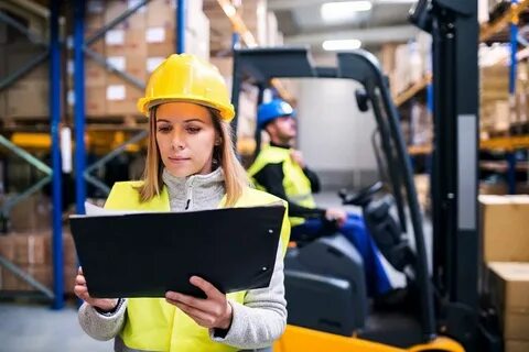 Молодая работница