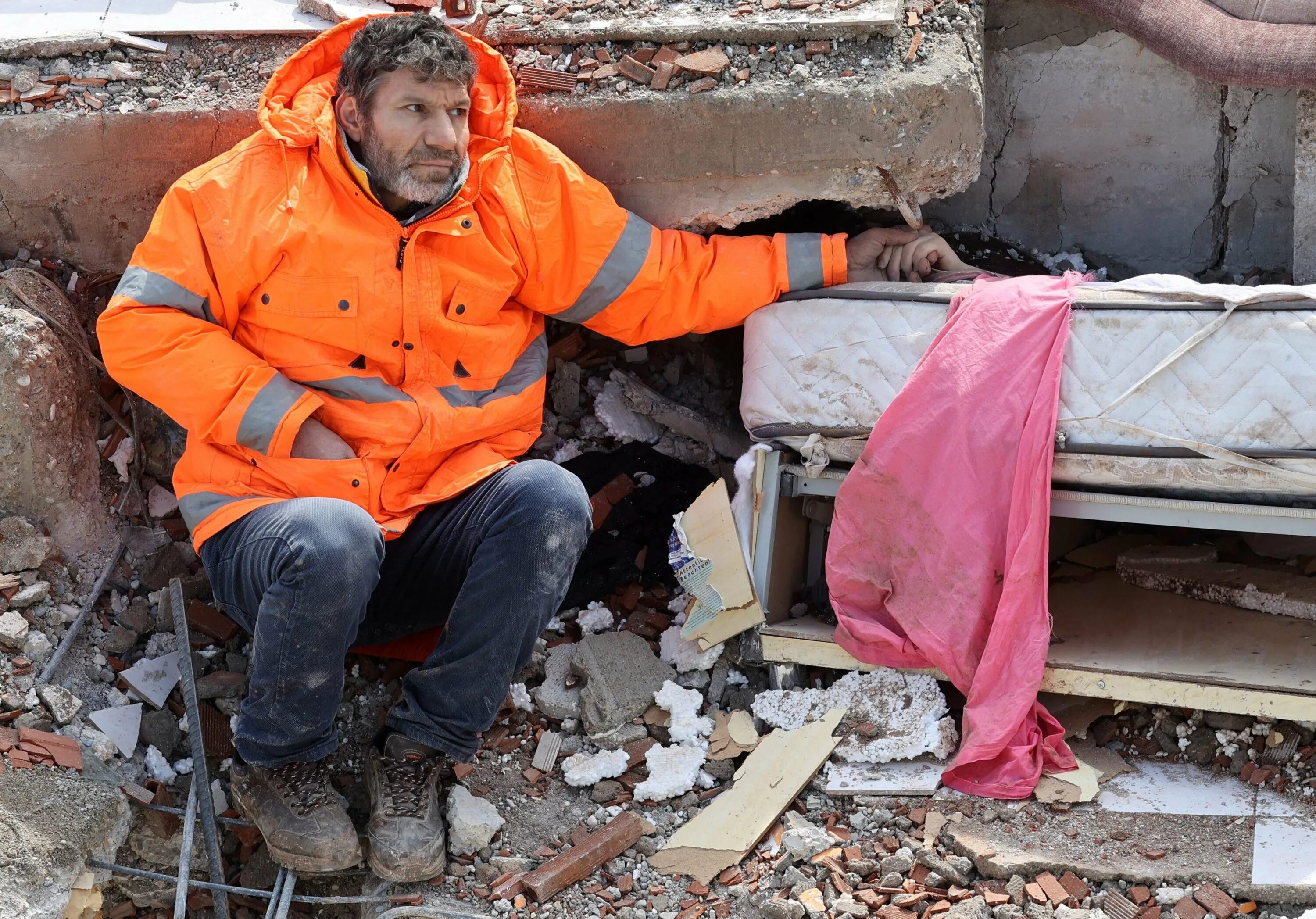 Держитесь на турецком. Землетрясение фото. Горный житель. Турция после землетрясения 2023.