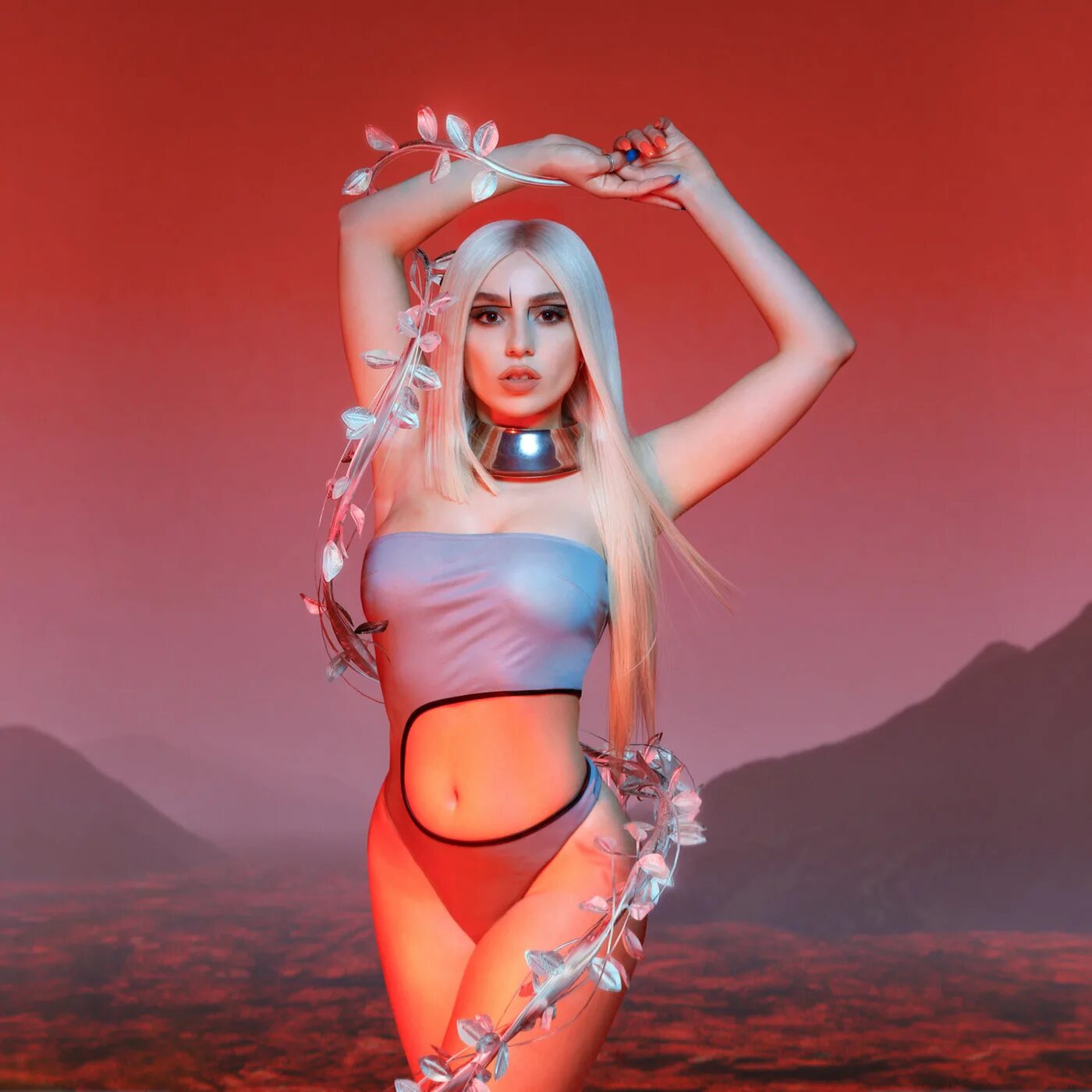 Ava max dollar. Эйва макс. эйва макс горячие. эйва макс heaven hell. ava max 2025.