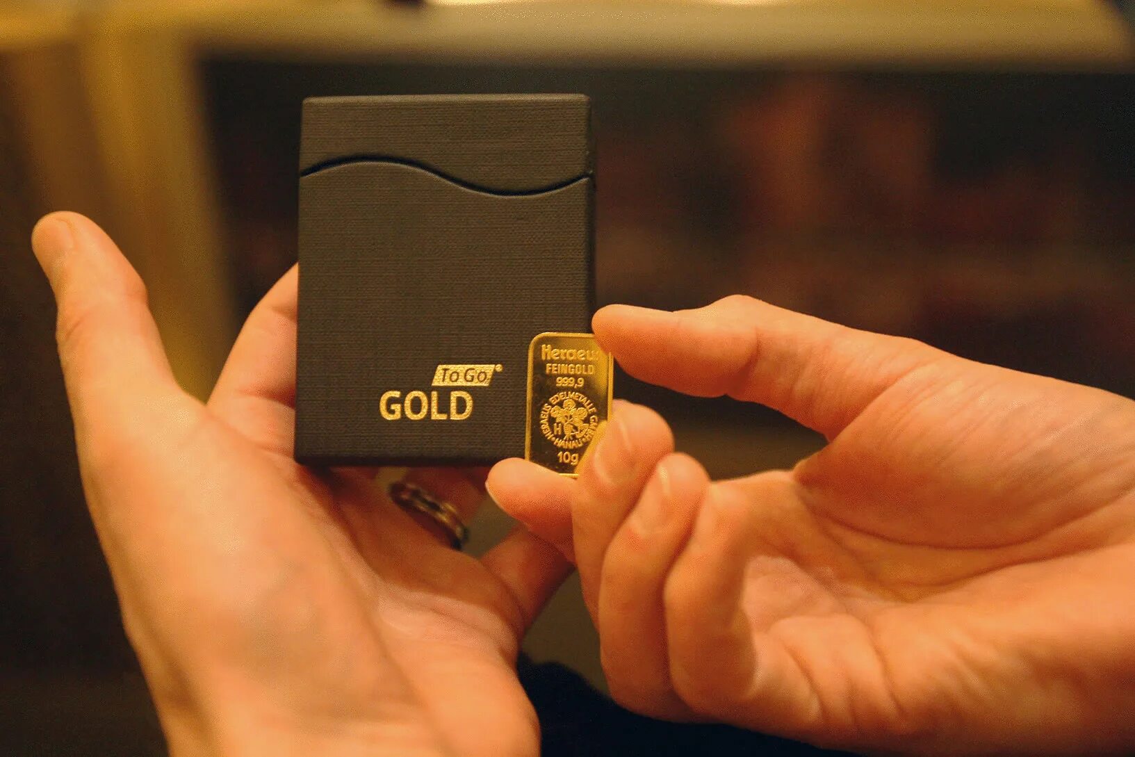 Настоящие золотые слитки. Голд майн бир пиво магнит. 3л , 4,6%. Gold 1 5. 35 л.