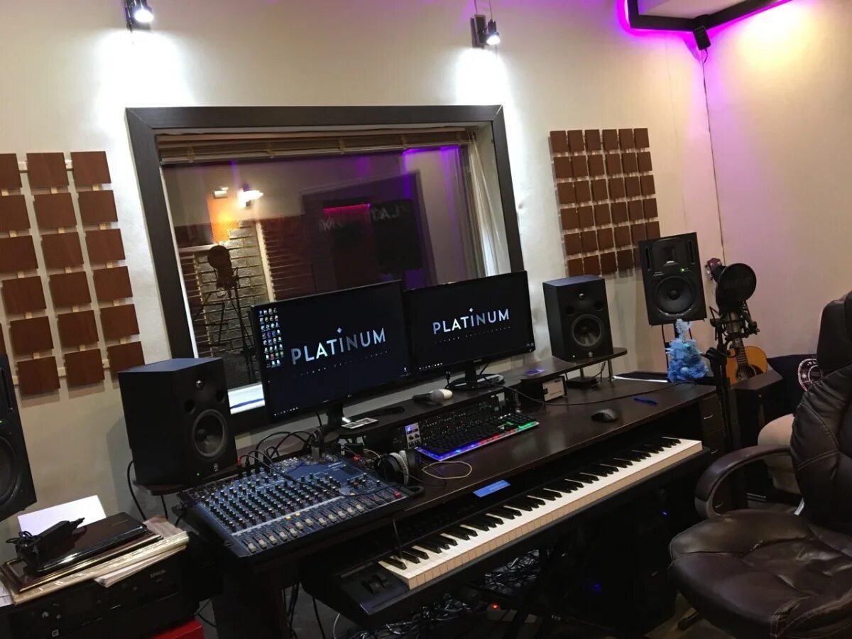 Platinum studio. Фотостудия платина казань. Студий мд. Платиновый логотип. Platinum studio.