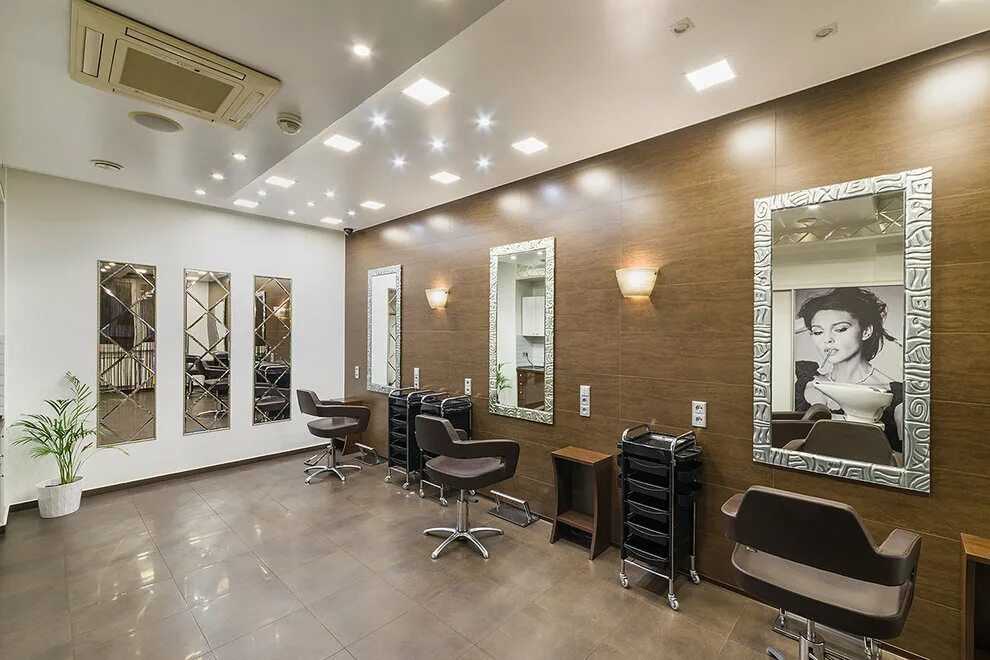 город мастеров салон красоты. человек в парикмахерской. стрижка в салоне. парикмахерская на луначарского. мастер салона красоты.