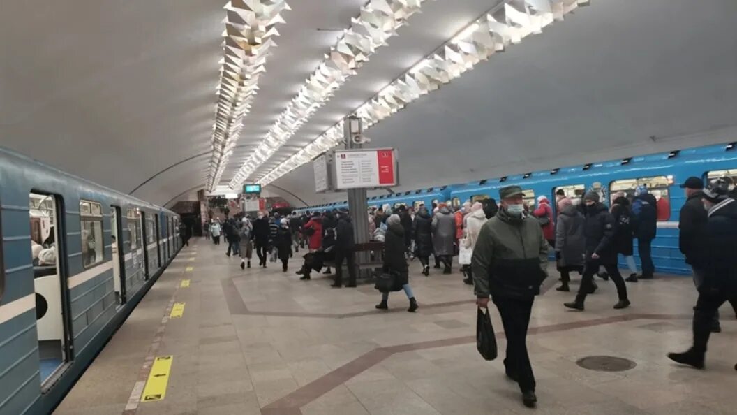 Станции новосибирского метро. Рассказать о новосибирском метрополитене. Поезда метрополитена новосибирск. Вагон метро. Станции метро новосибирск.