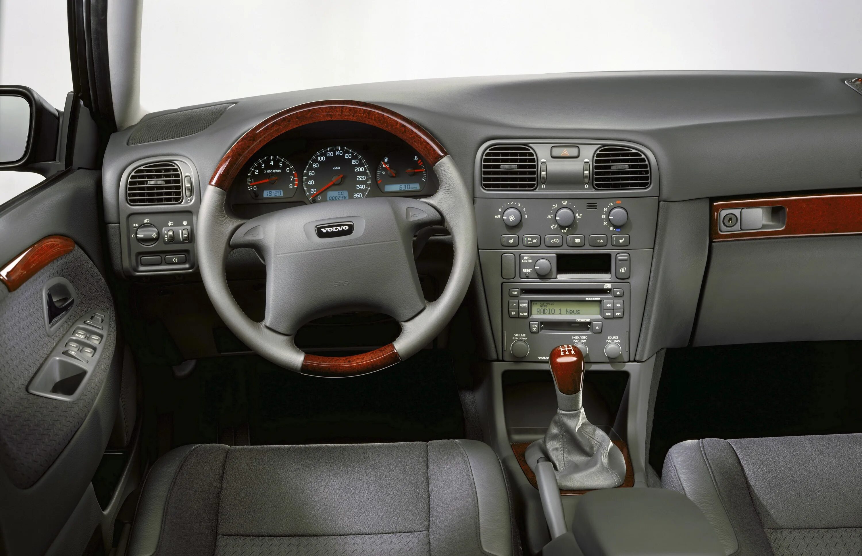 Volvo s40 2000. Вольво s40 2000 салон. Вольво s40 2000 года. Volvo s 40 v 40