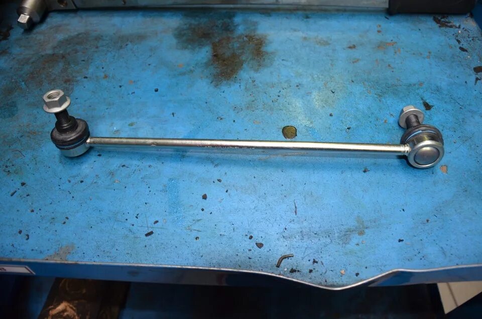 Стойка стабилизатора фольксваген джетта 6. Стойка стабилизатора джетта 6 задняя. Стойки переднего стабилизатора джетта 6. Стойки стабилизатора фольксваген джетта 6. Стойка стабилизатора volkswagen jetta.