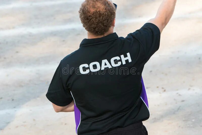 Тренер составьте слово. Тренер со спины. Футболка тренер на спине. Coach надпись на спине. Тренерская рубашка.