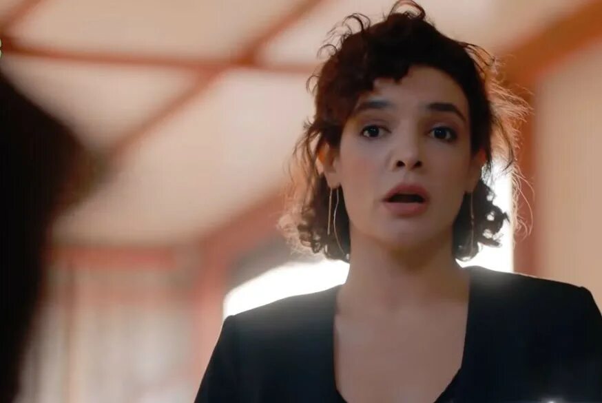 Харе сюрел чагатай. Харе сюрел. Харе сюрел. Чукур харе актриса. Харе сюрел прилив.