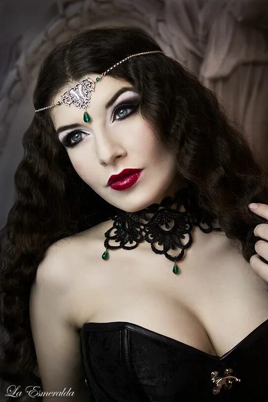La esmeralda. Образы экстрасенсов платья в гот зале. La esmeralda модель. Valery esmeralda. La esmeralda.