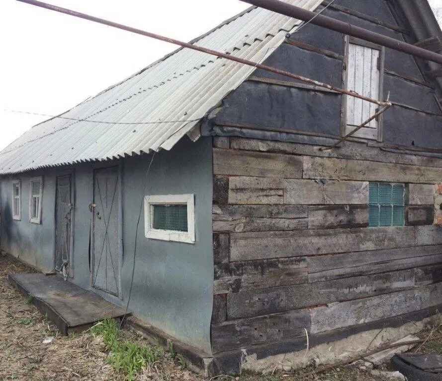 Сарай на шпалах. Сарай из шпал. Домик из шпал. Дом из шпал. Баня из шпал 5 на 3.