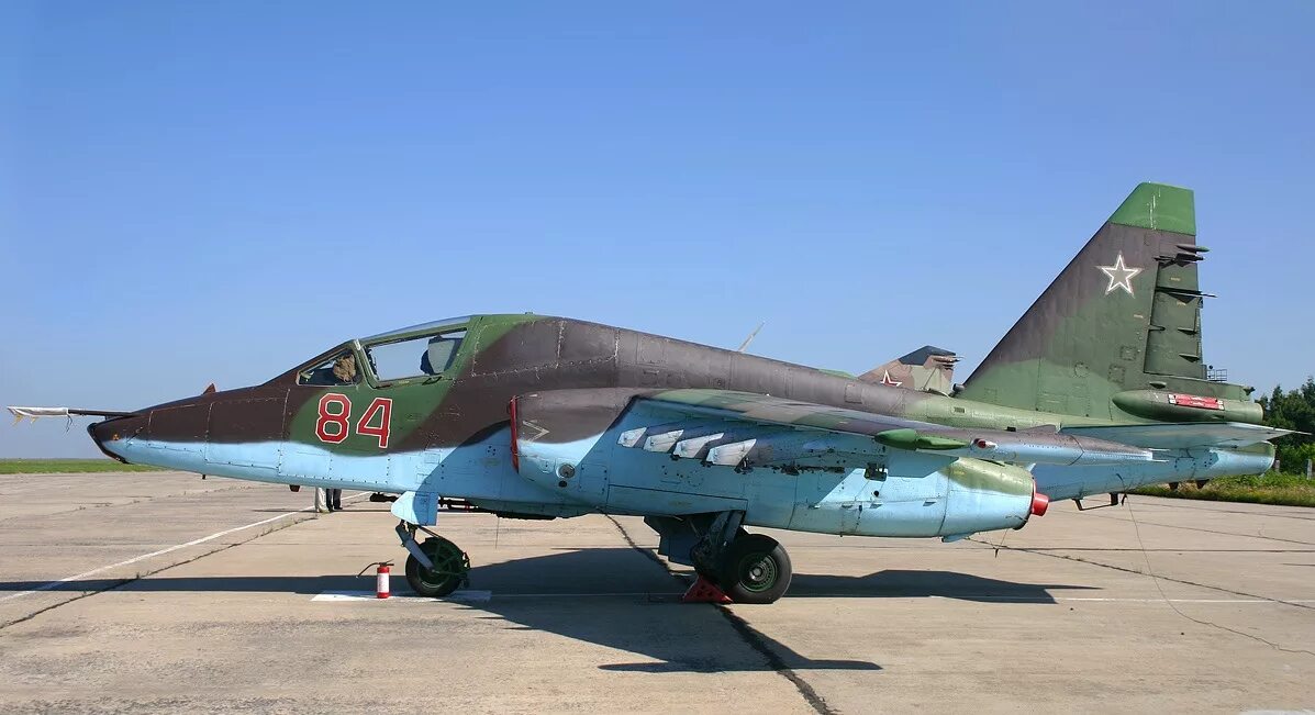 су 25 вид снизу. су 25 см 3 грач. луганск штурмовик. луганская областная администрация. штурмовик су-25 грач.