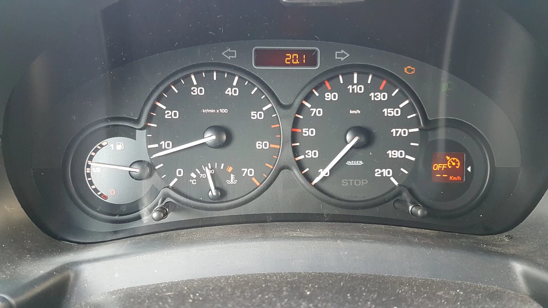 Ситроен берлинго спидометр. Спидометр в citroen. Ситроен берлинго спидометр. Отказал спидометр ситроен берлинго 2013. Спидометр берлинго.