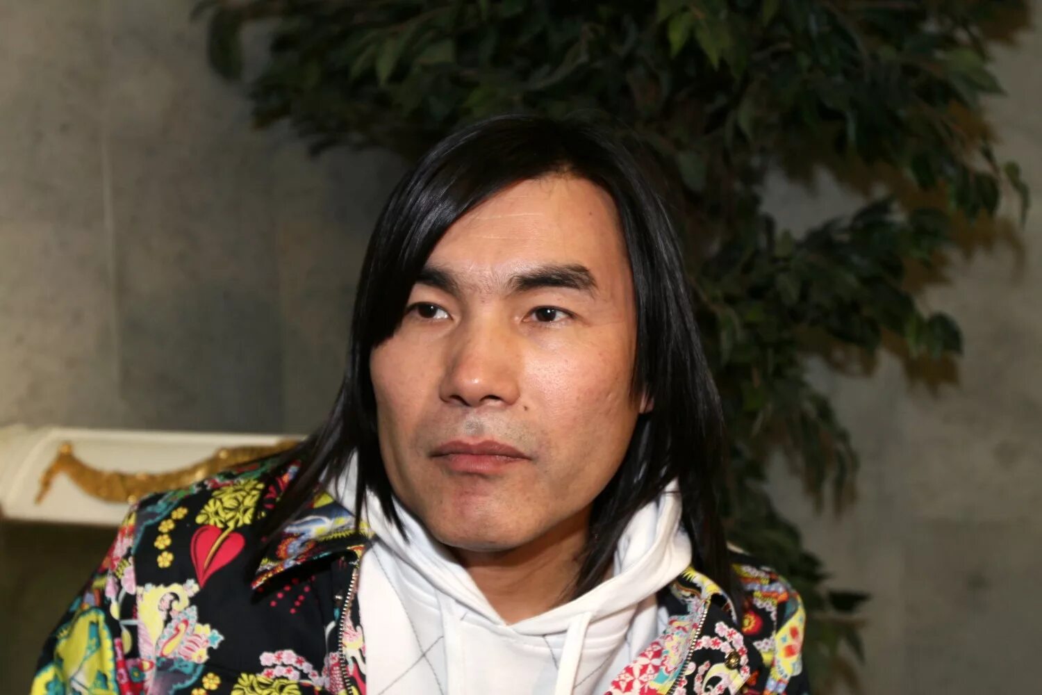 батырхан шүкенов. а студио батырхан шукенов. а студио шукенов. батырхан шукенов фото. певец батырхан шукенов.