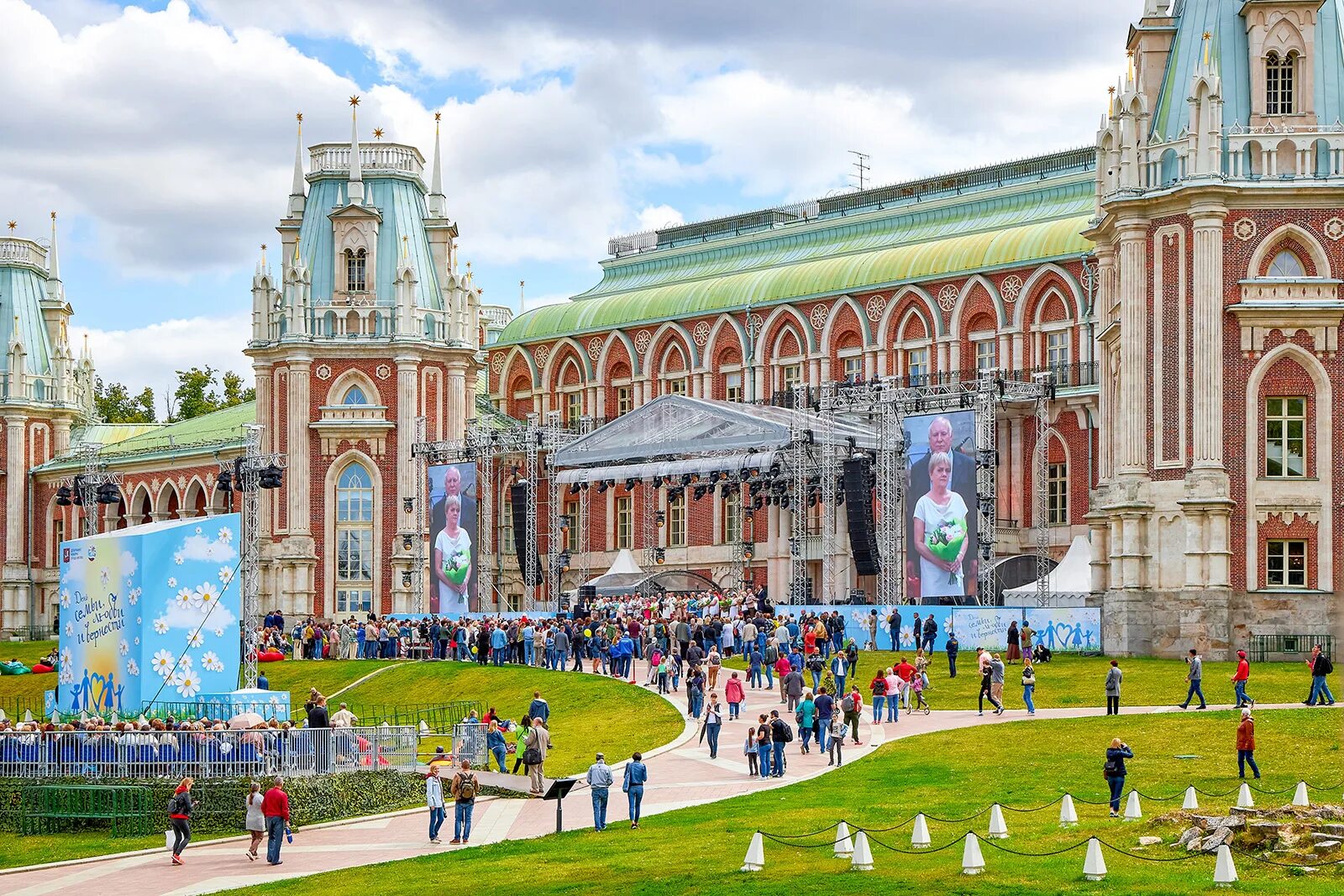 Царицыно музей-заповедник. Музей Царицыно в Москве. Усадьба Царицыно Москва. Царицыно в июле. Царицыно дата