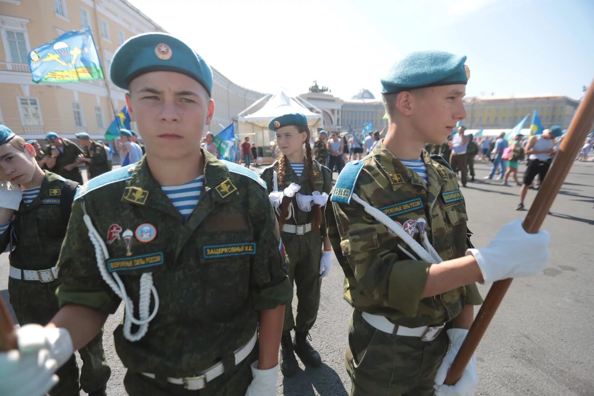 контратник. деньги в армии. 20 тысяч детям контрактников. армия россии мобилизация. военком подмосковья алексей астахов.