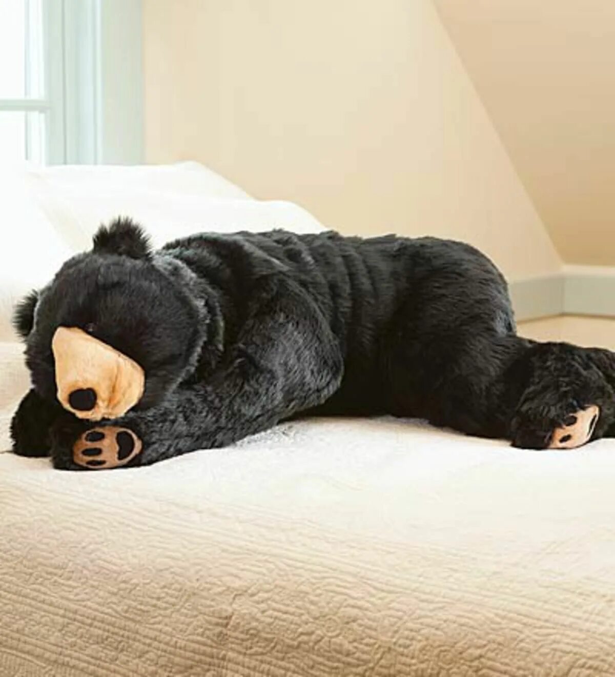Кровать спящий мишка. Спящий медведь. Кровать "мишки". Медвежонок в постельке. Спальный мешок в виде медведя.